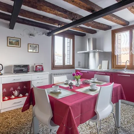 Ca Alle Guglie Apartment